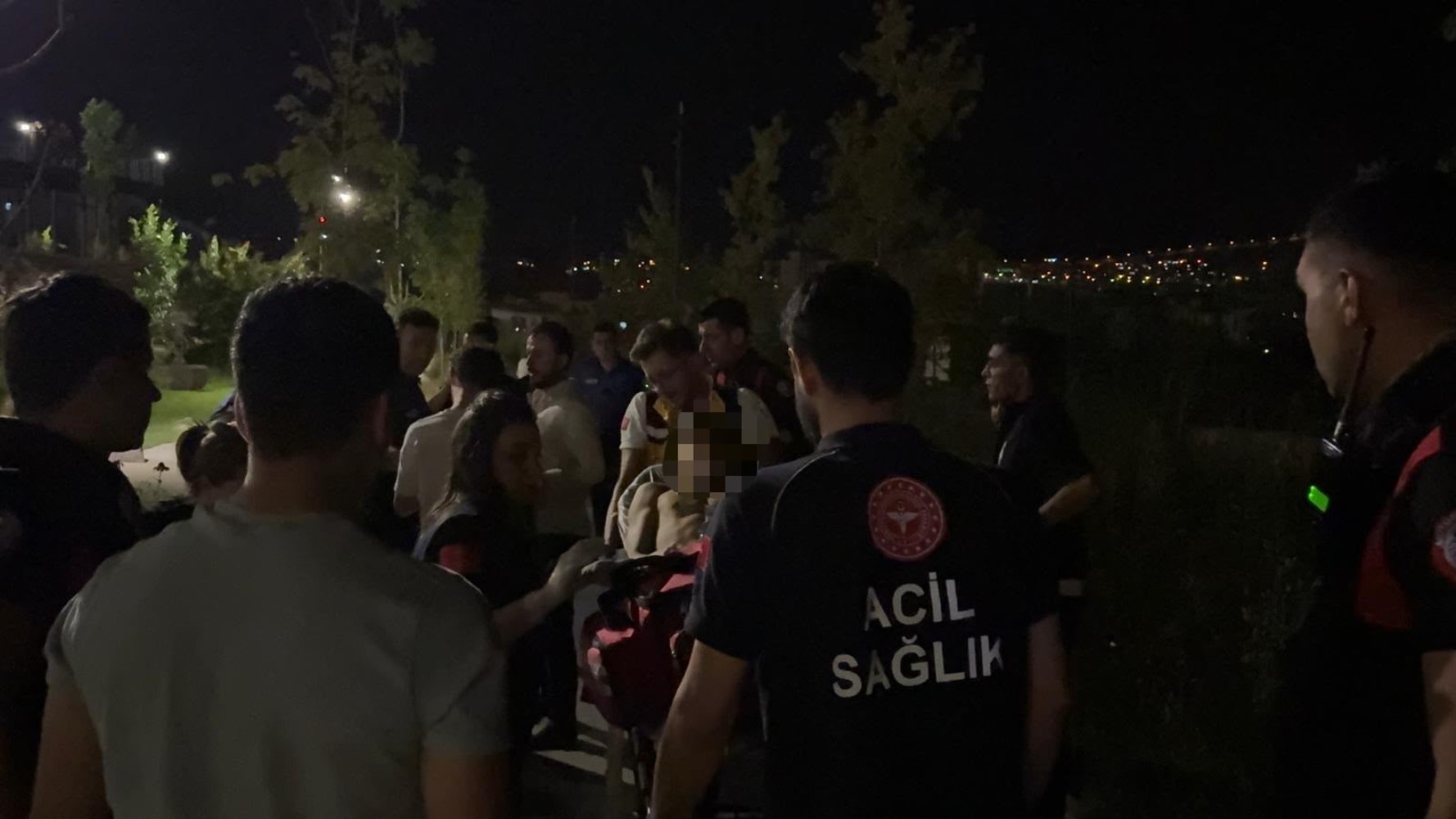 16 yaşındaki çocuk 3 kişiyi bıçaklayarak kaçtı