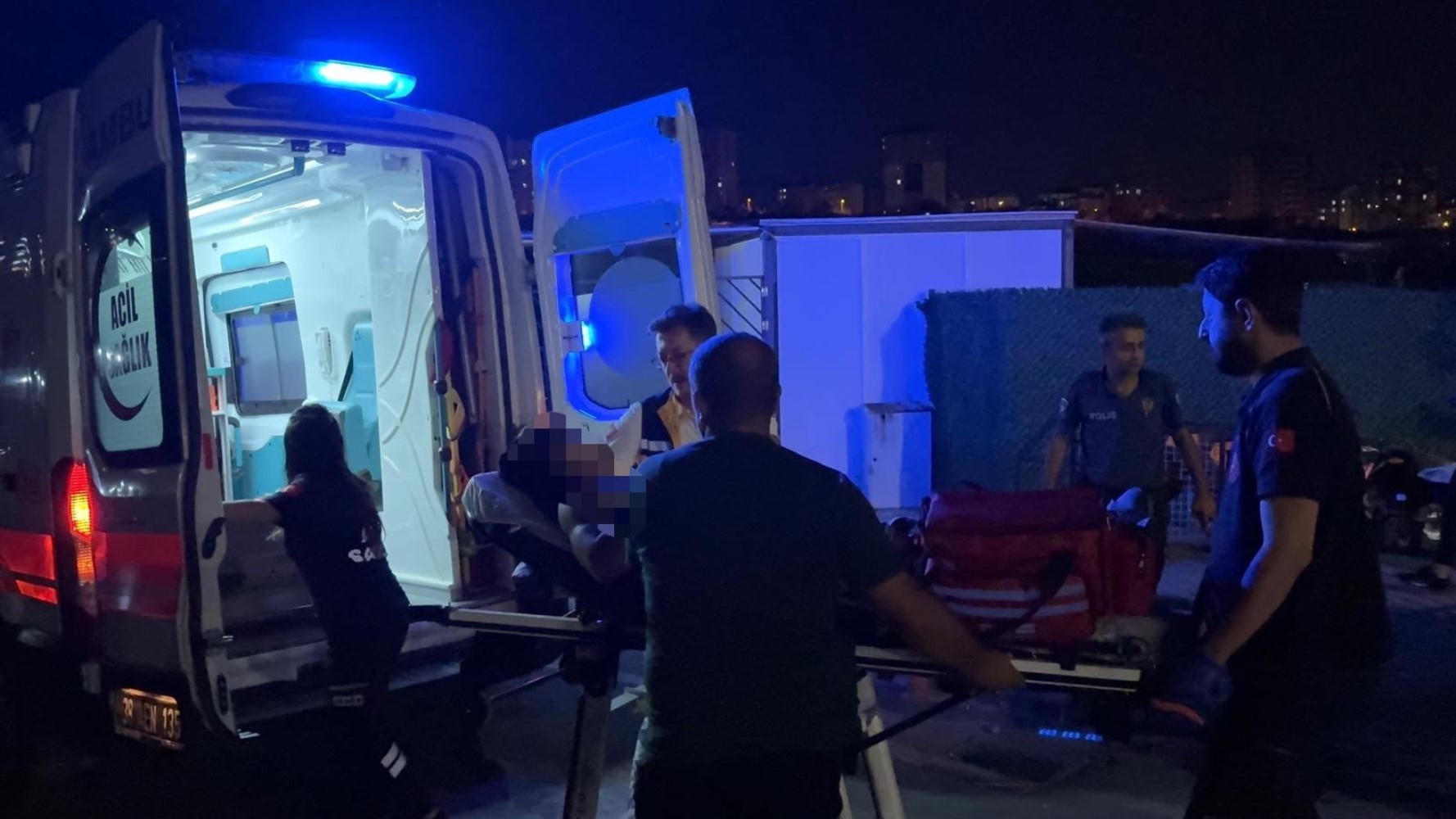 16 yaşındaki çocuk 3 kişiyi bıçaklayarak kaçtı