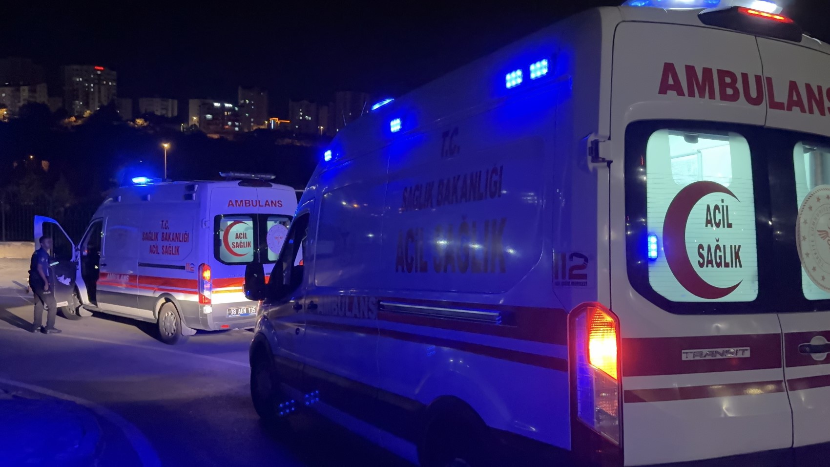 16 yaşındaki çocuk 3 kişiyi bıçaklayarak kaçtı