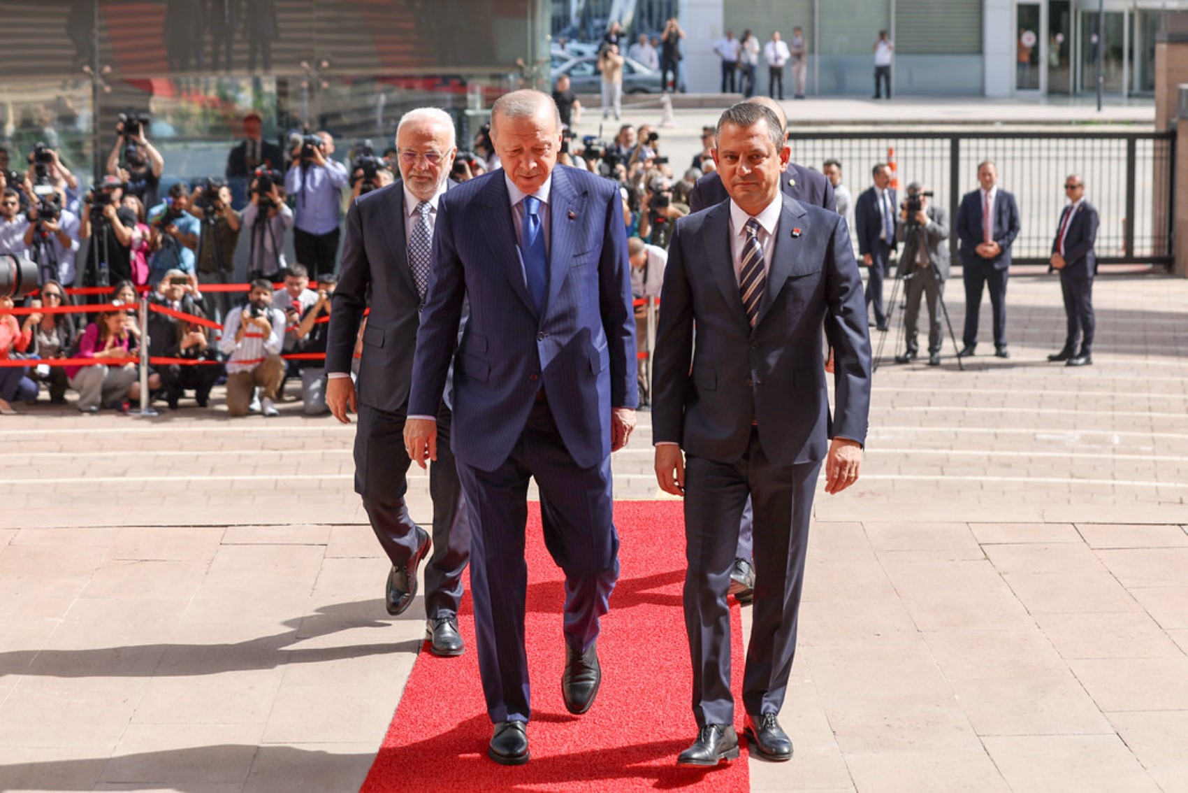 Son ankette Kılıçdaroğlu ve Erdoğan'a kötü haber: Özgür Özel yeni parti kurarsa sandıkta tüm dengeler değişiyor!