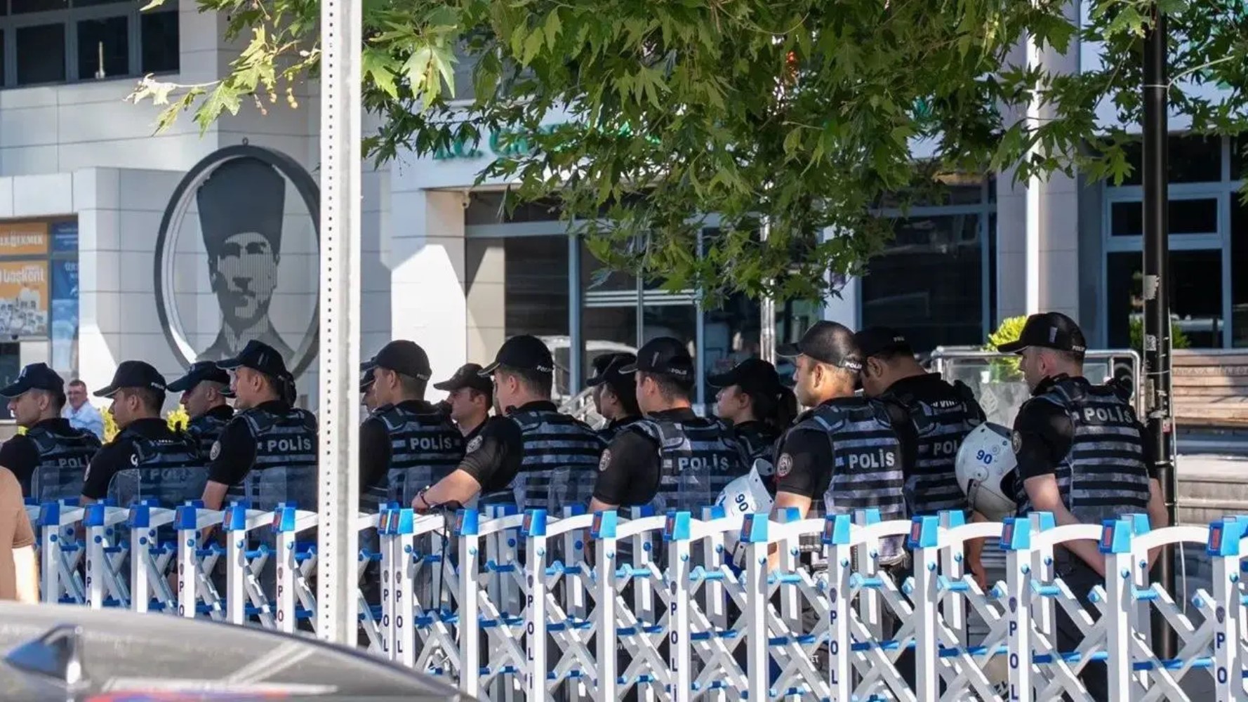 Son ankette Kılıçdaroğlu ve Erdoğan'a kötü haber: Özgür Özel yeni parti kurarsa sandıkta tüm dengeler değişiyor!