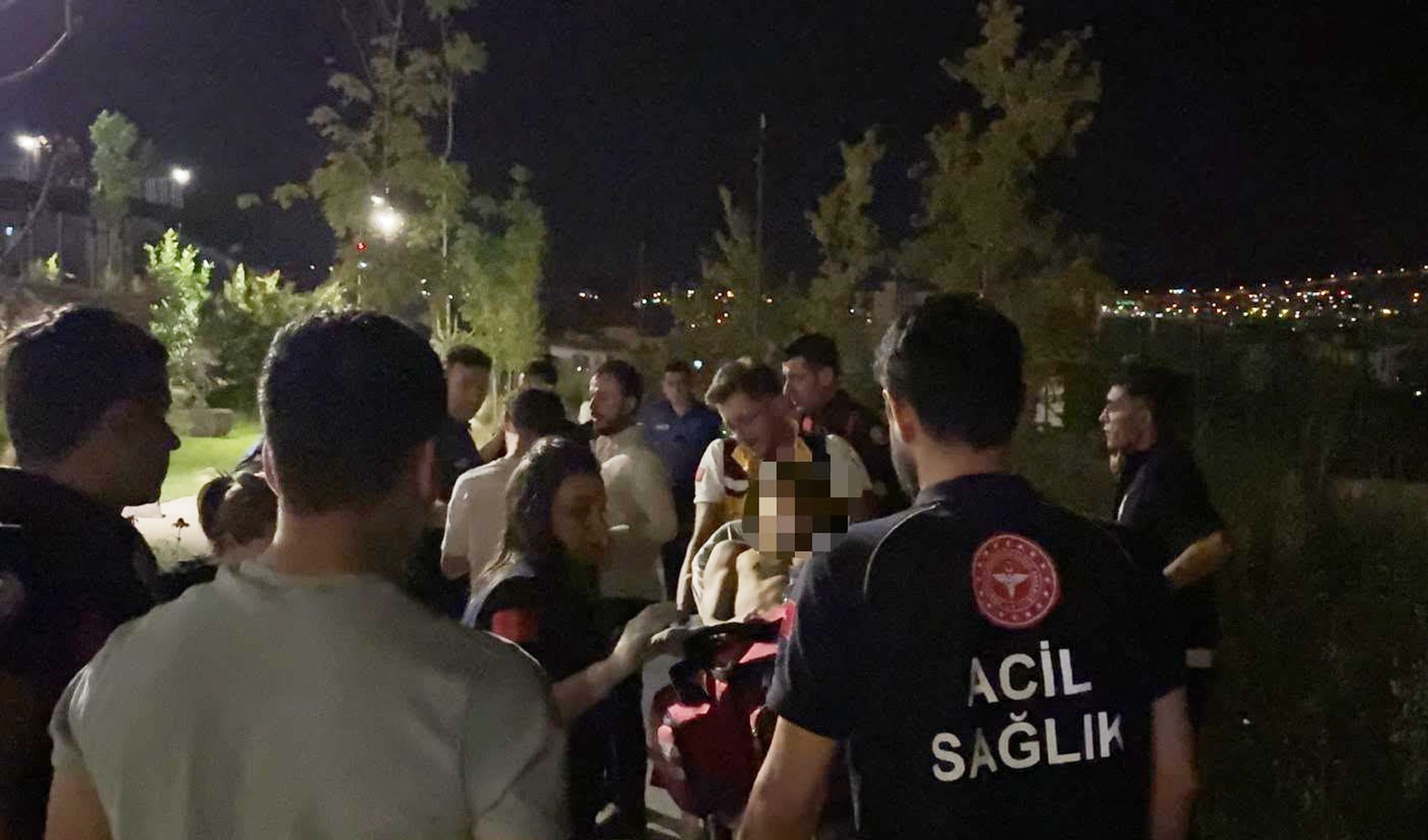 16 yaşındaki çocuk 3 kişiyi bıçaklayarak kaçtı