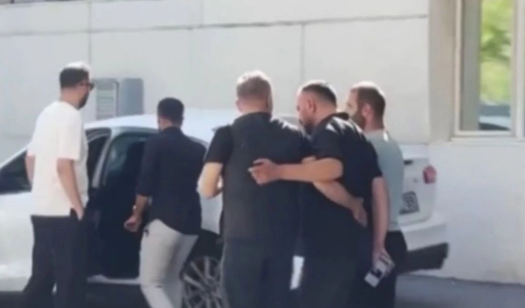 Polis ekipleri Ahbap Derneği'nin merkez ofisinde arama yaptı