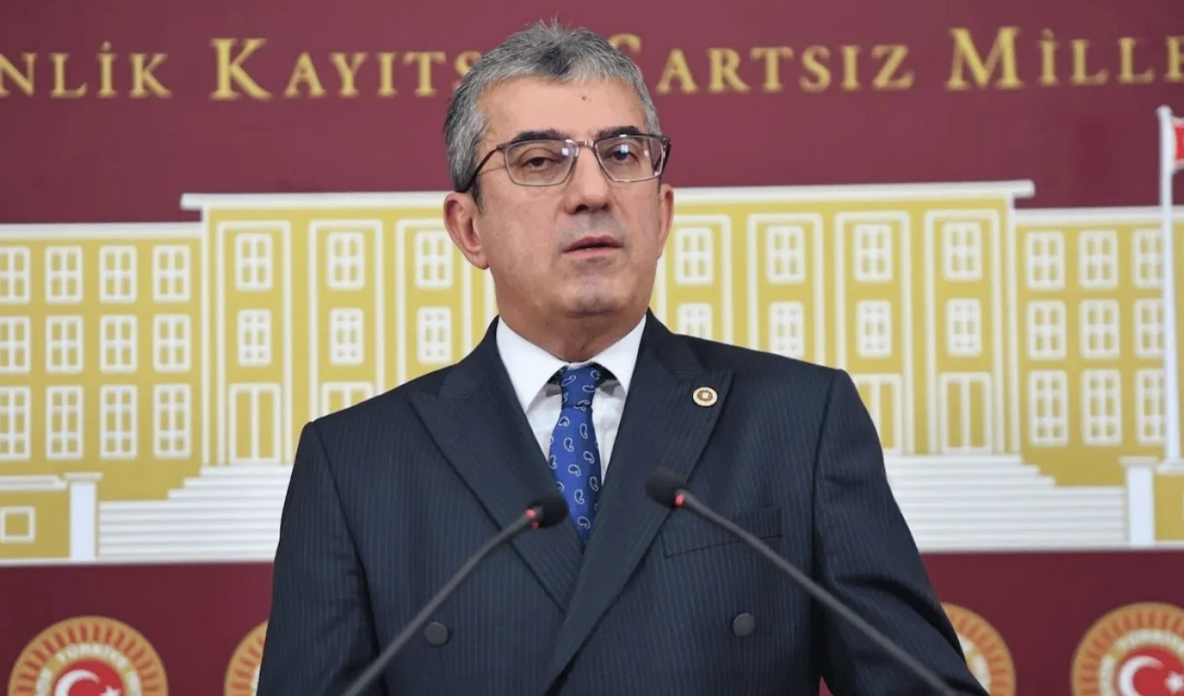 CHP'li Günaydın'dan belediyelere yönelik operasyonlara tepki: Tek bir AKP belediyesi yok
