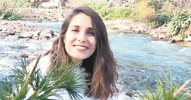 Gülistan Doku’nun dere kenarında çekilmiş fotoğrafı.