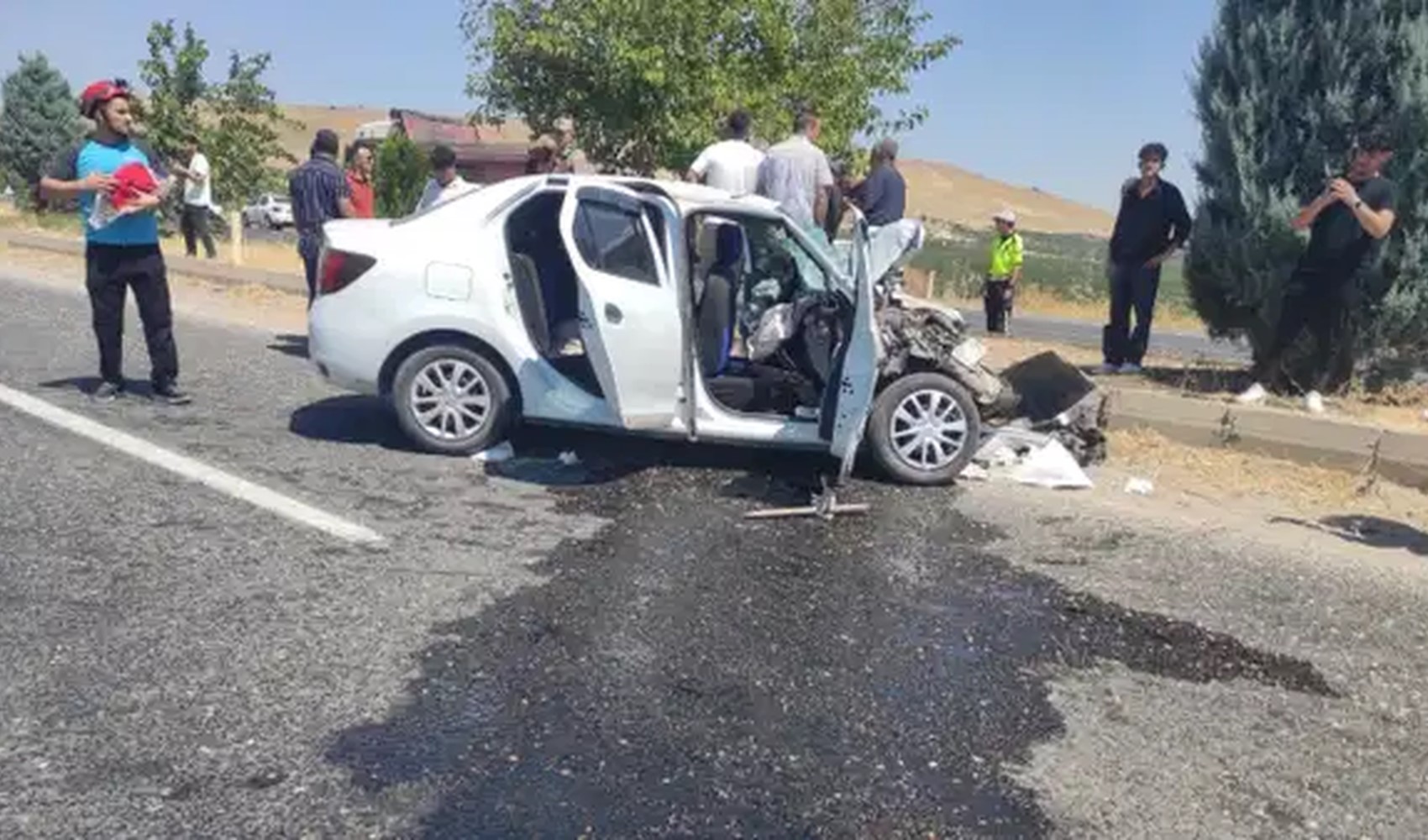 Şanlıurfa-Bozova yolunda minibüs ve otomobil çarpıştı: 12 kişi hastanelik oldu