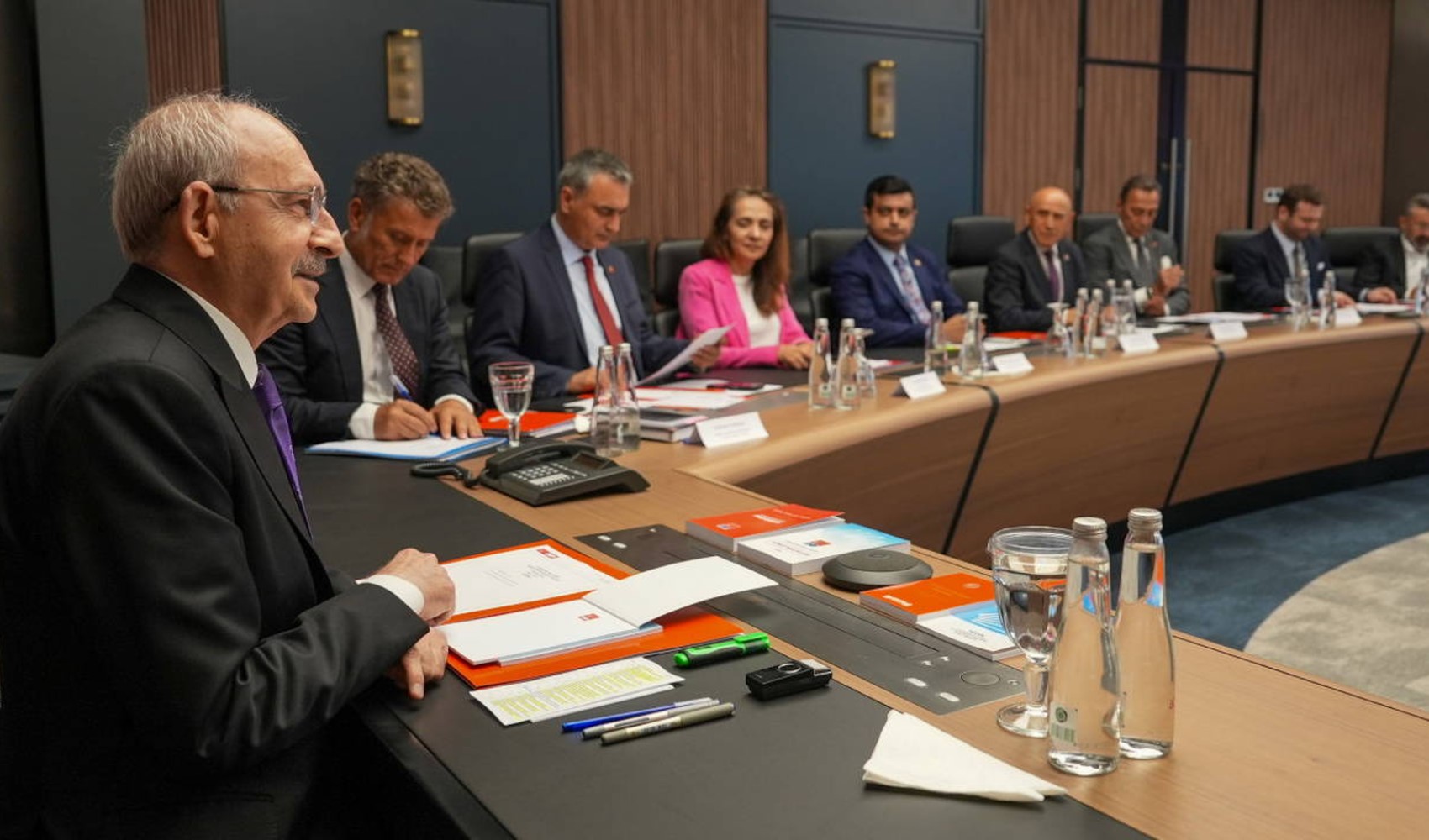 Gündemde belediye operasyonları var