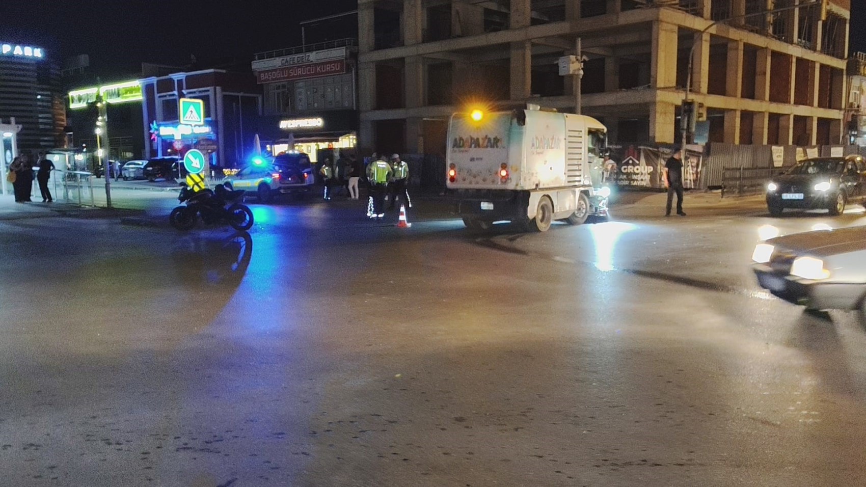 İki motosiklete çarpan sürücü ortalığı savaş alanına çevirdi
