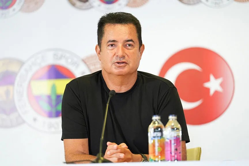 Acun Ilıcalı'nın basın toplantısında konuştuğu bir fotoğraf.