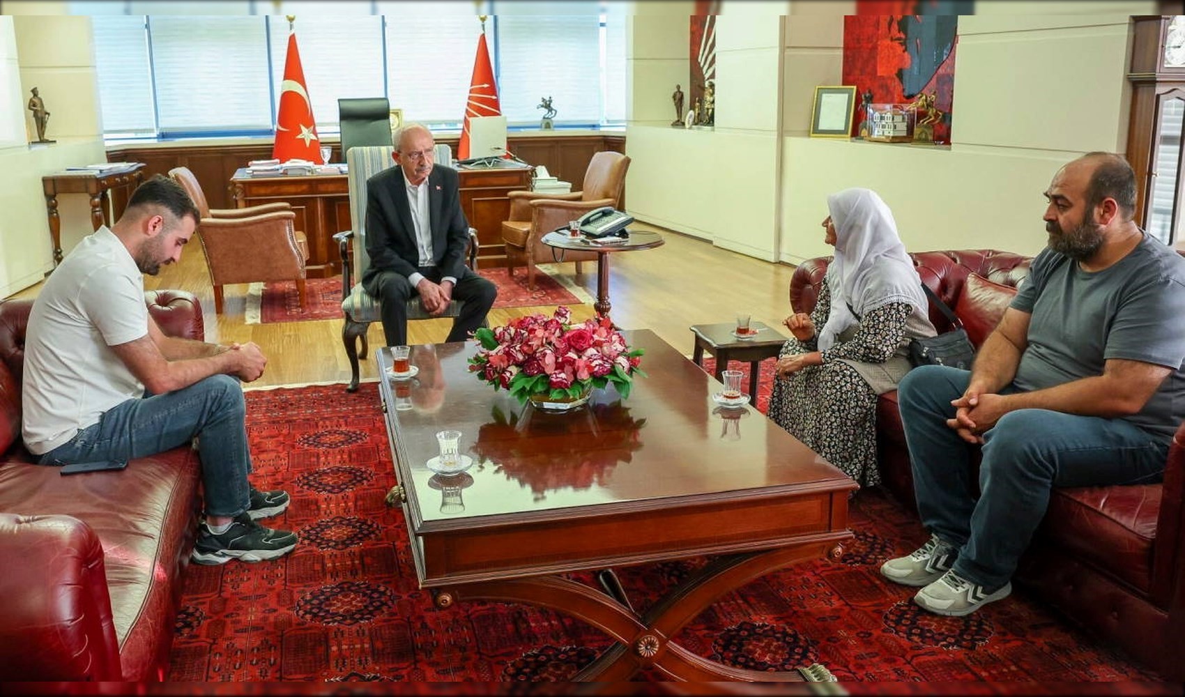 Kılıçdaroğlu, Narin Güran’ın ailesiyle bir araya geldi