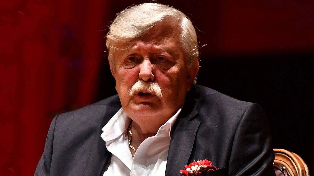 Aziz Üstel’in portre fotoğrafı.