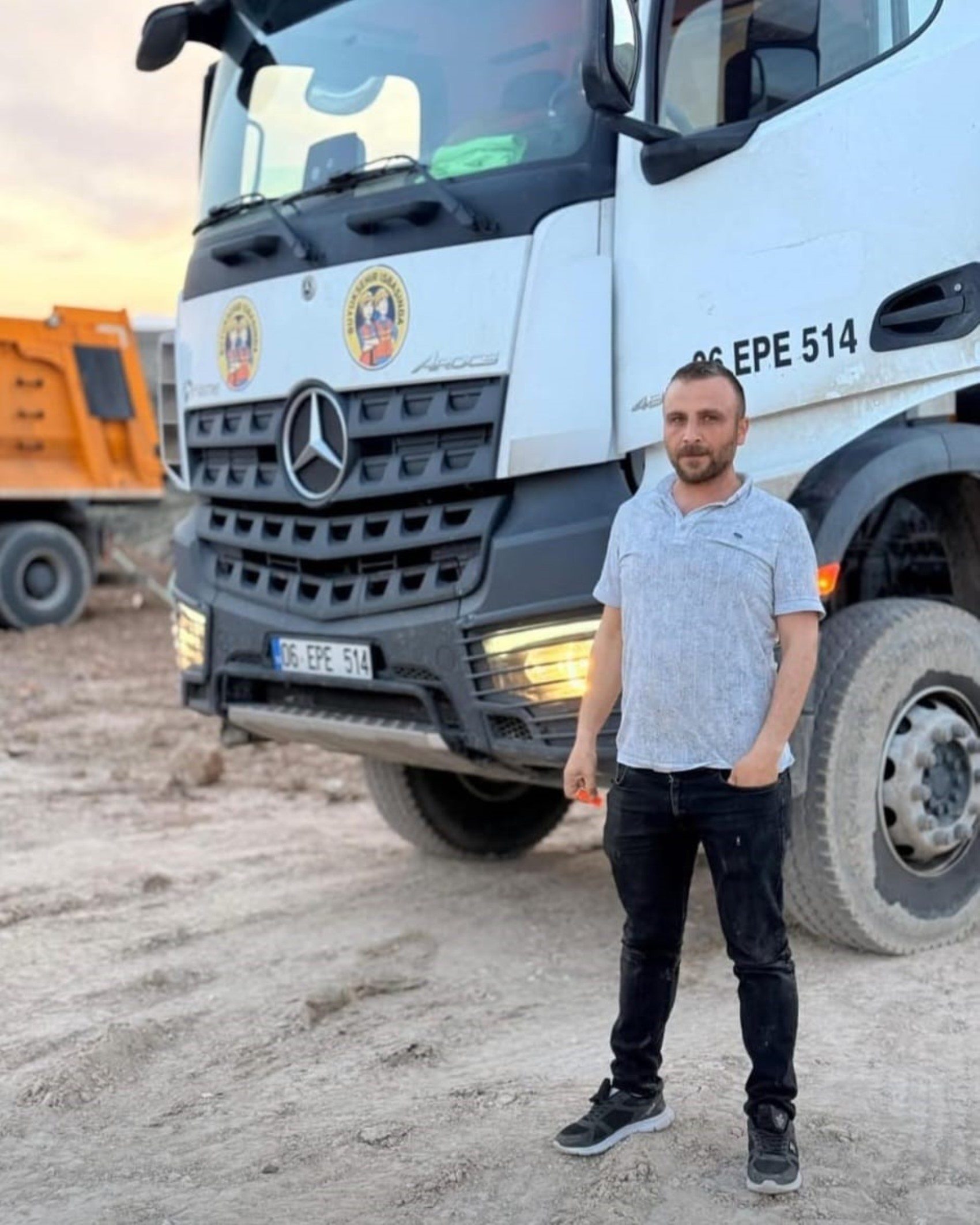 Freni bozulan ABB'ye ait hafriyat kamyonu iki kamyona çarptı, 2 işçi hayatını kaybetti