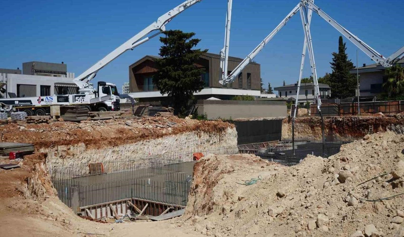 Crollo in un cantiere ad Antalya: 2 operai feriti