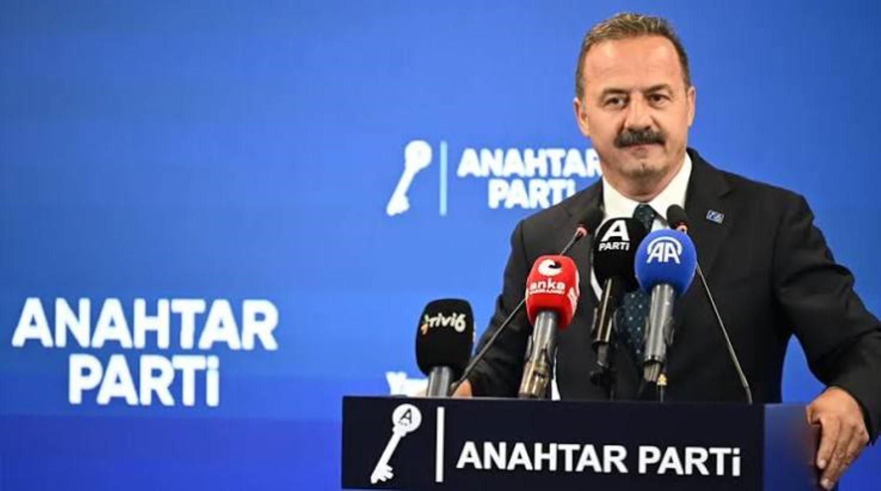 Erdoğan ve Kılıçdaroğlu'nu düşündürecek sonuç: Özgür Özel'in 'Yeni Parti'si 3 farklı şirketin anketine damga vurdu!