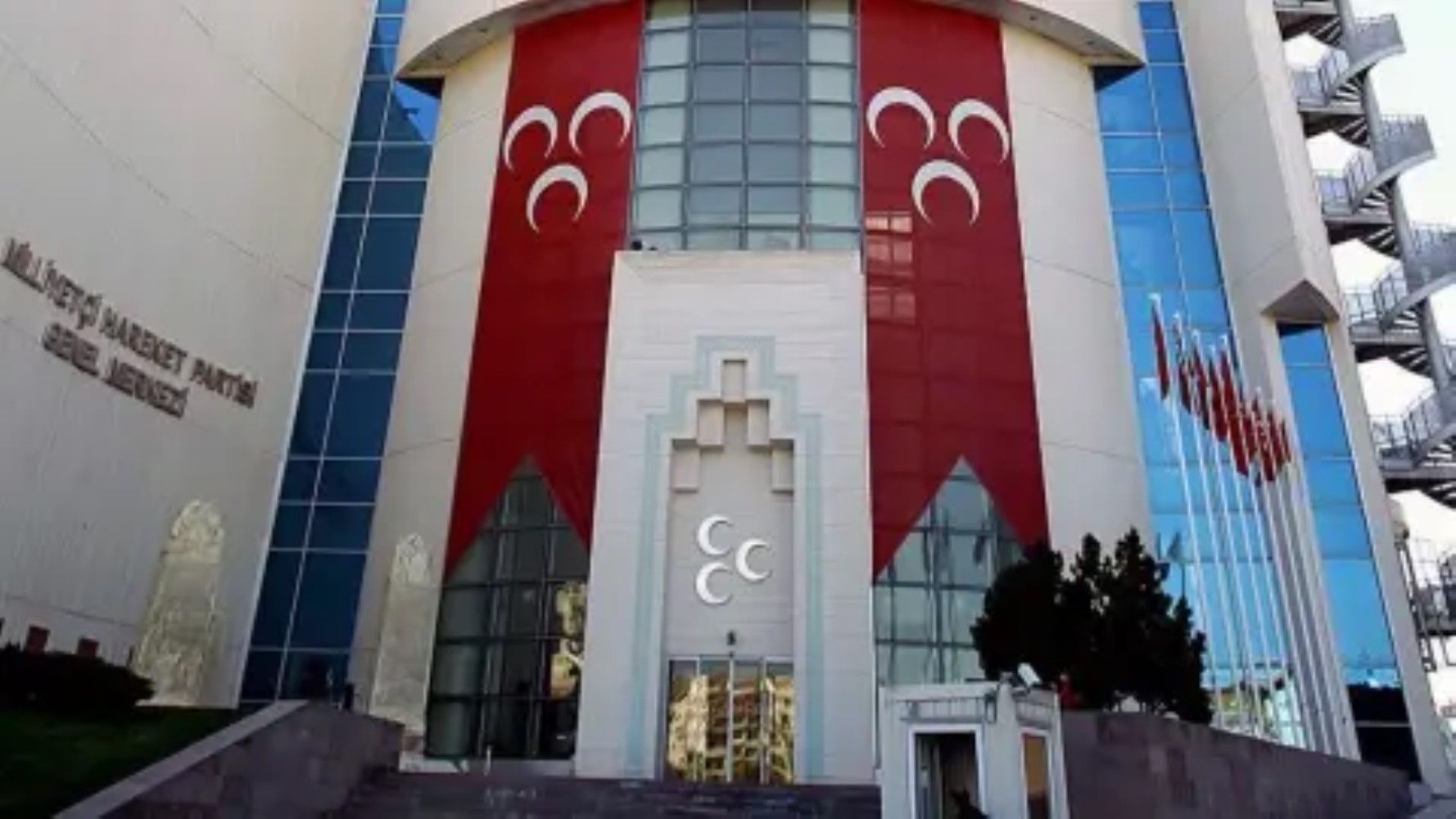 Erdoğan ve Kılıçdaroğlu'nu düşündürecek sonuç: Özgür Özel'in 'Yeni Parti'si 3 farklı şirketin anketine damga vurdu!