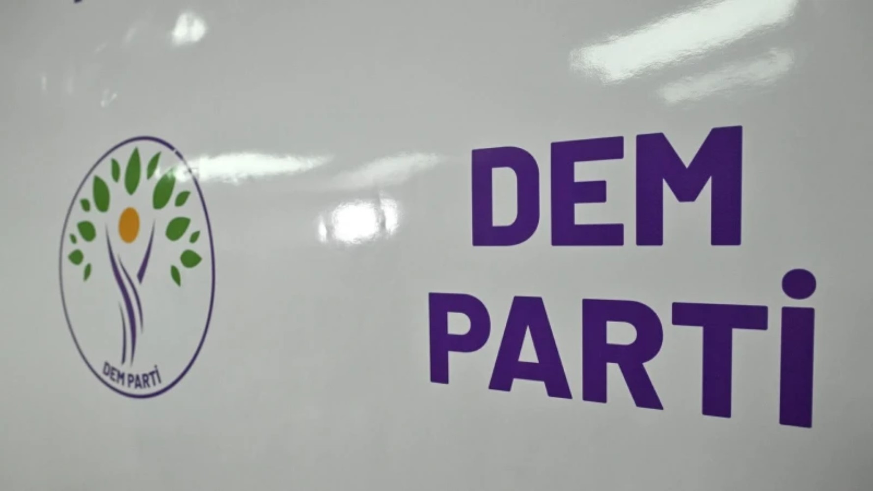 Erdoğan ve Kılıçdaroğlu'nu düşündürecek sonuç: Özgür Özel'in 'Yeni Parti'si 3 farklı şirketin anketine damga vurdu!