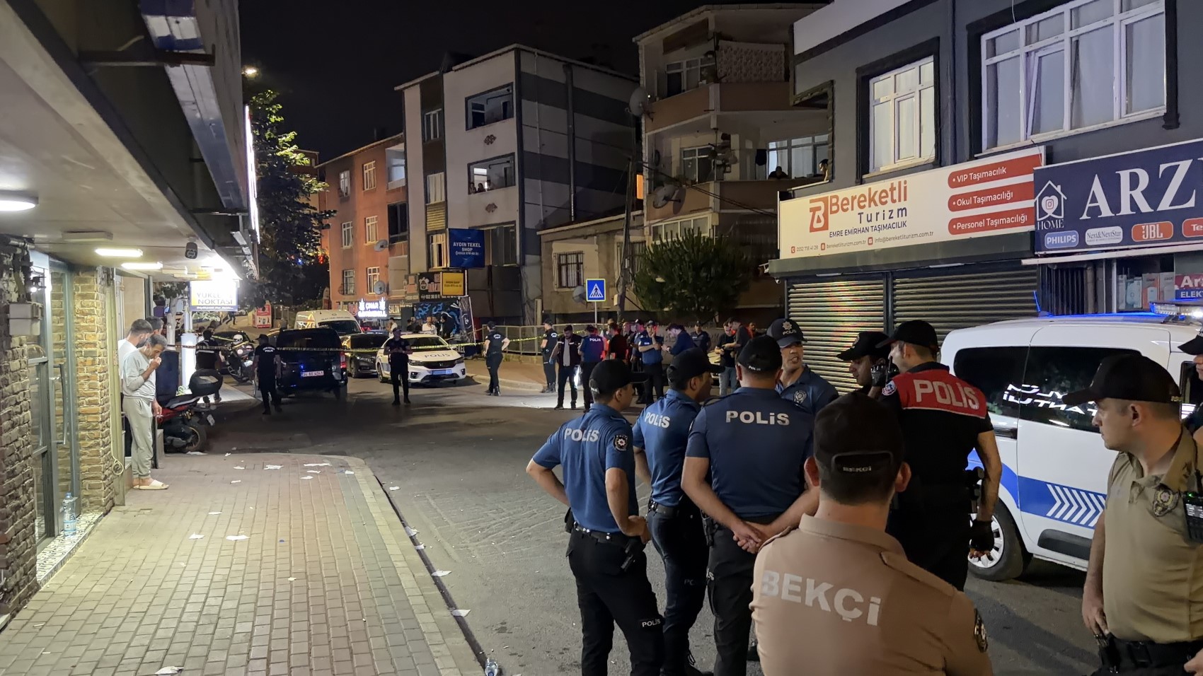 Sokak ortasında silahlı kavga: Yoldan geçerken yaralandı