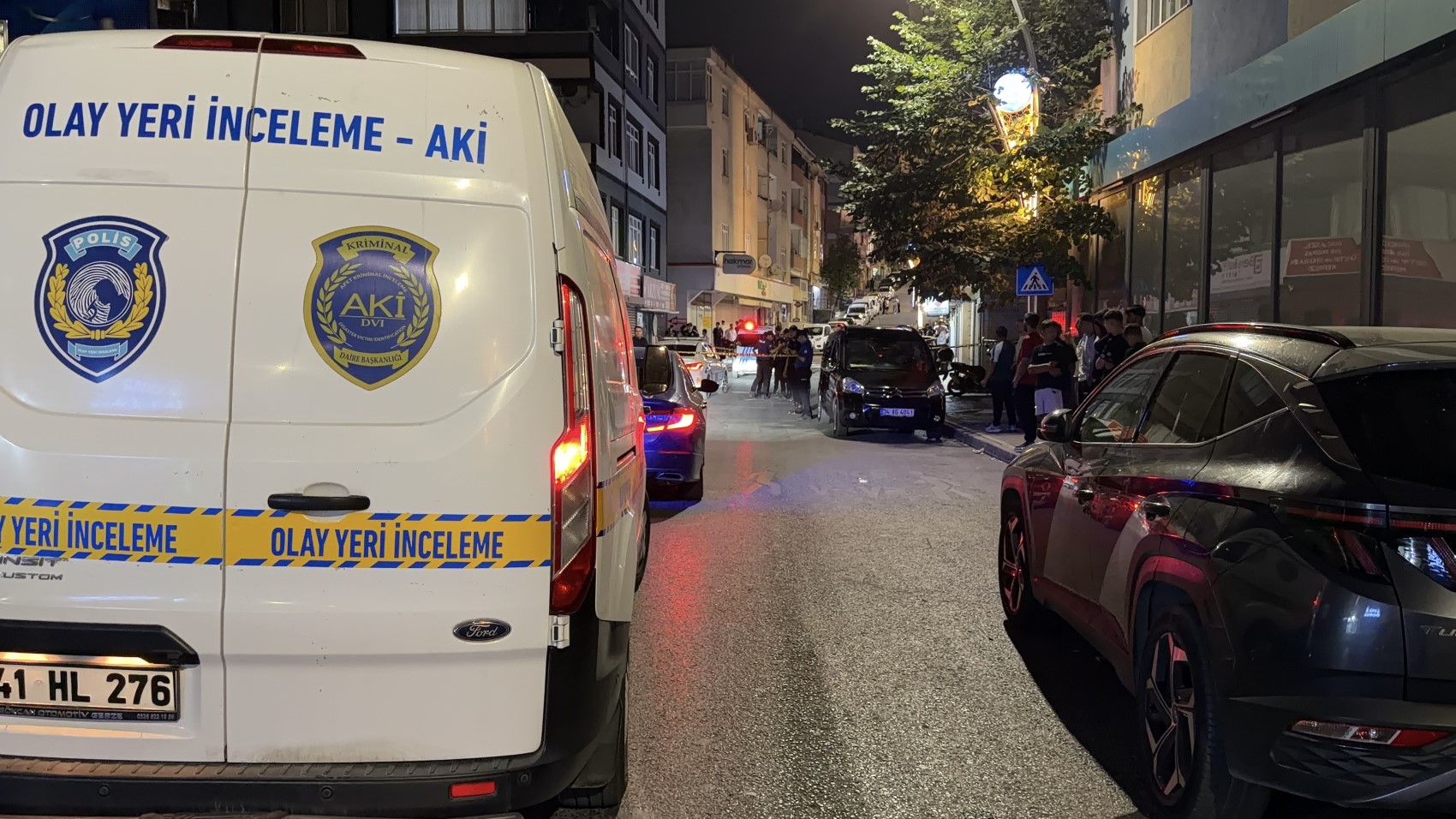 Sokak ortasında silahlı kavga: Yoldan geçerken yaralandı