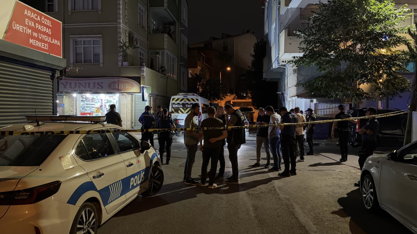 Sokak ortasında silahlı kavga: Yoldan geçerken yaralandı