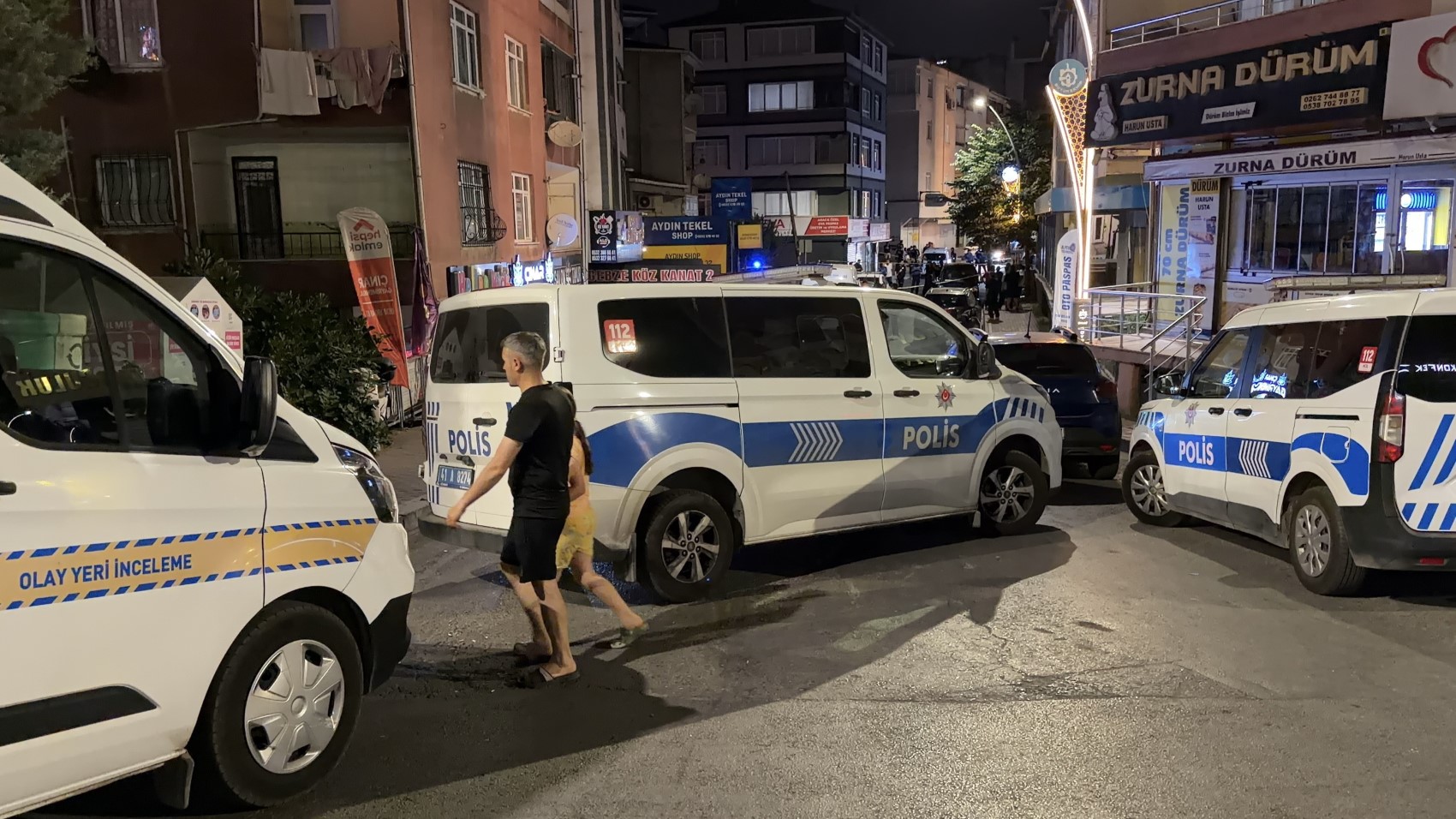Sokak ortasında silahlı kavga: Yoldan geçerken yaralandı