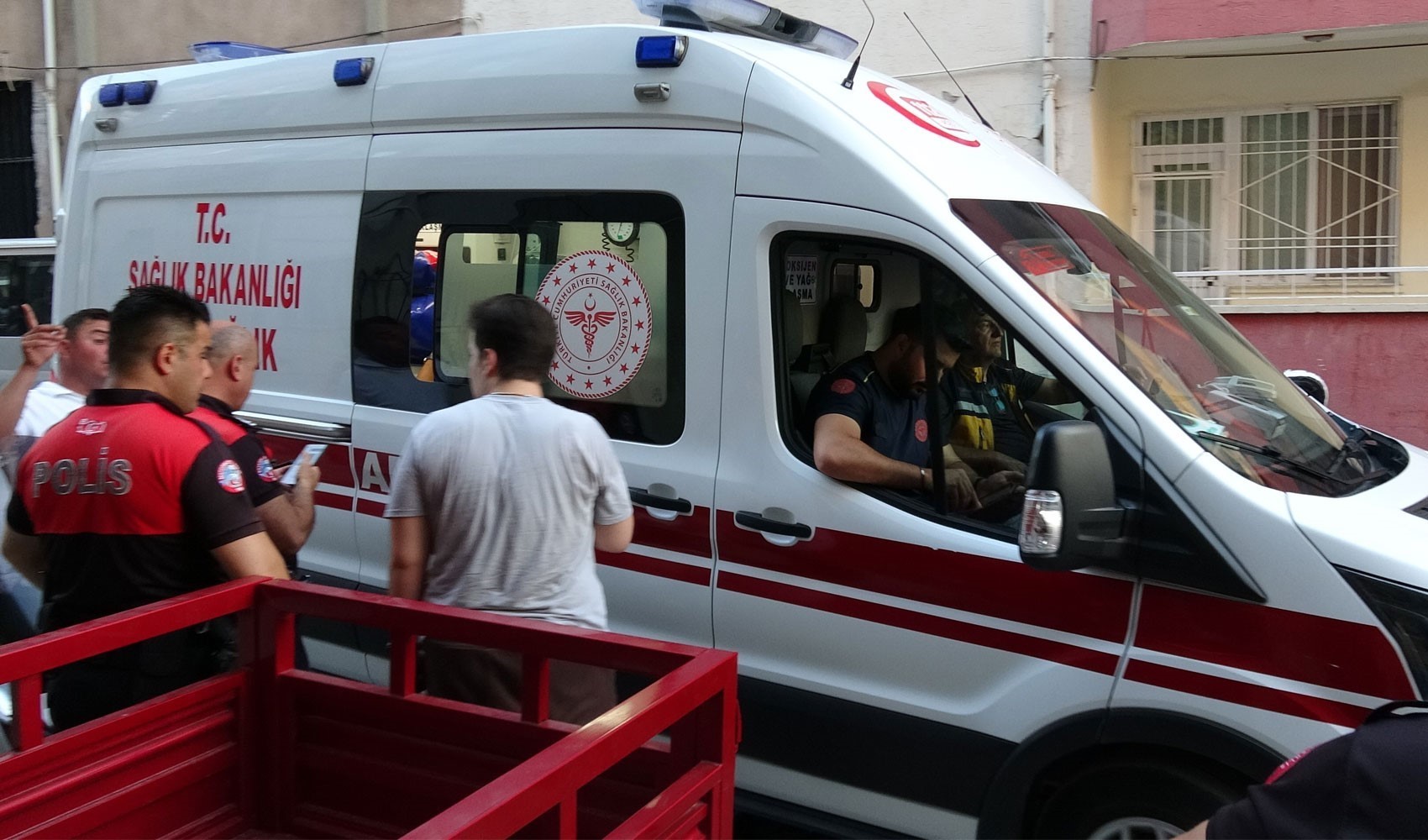 Uzman çavuş kazara kendini vurdu