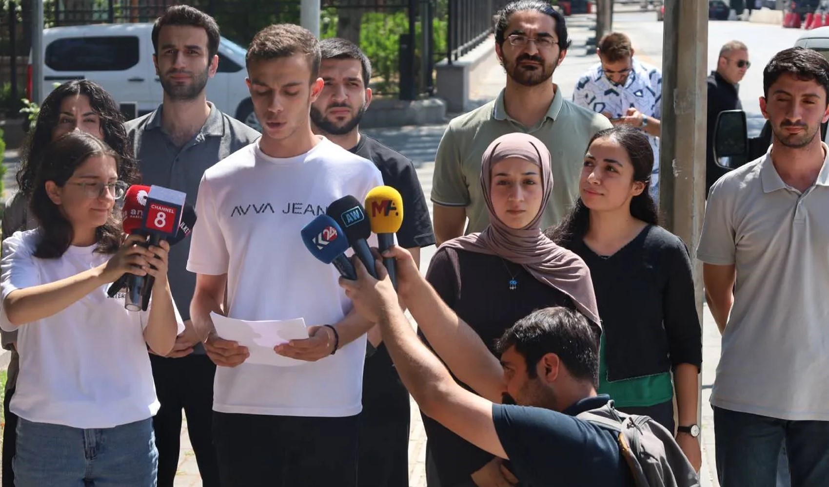 Öcalan ile görüşmek için Adalet Bakanlığı'na başvurdular