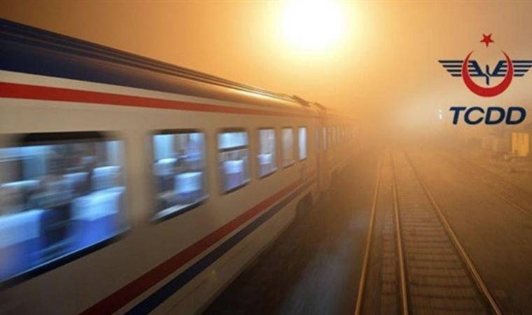 Raylarda ilerleyen TCDD treni ve TCDD logosu.