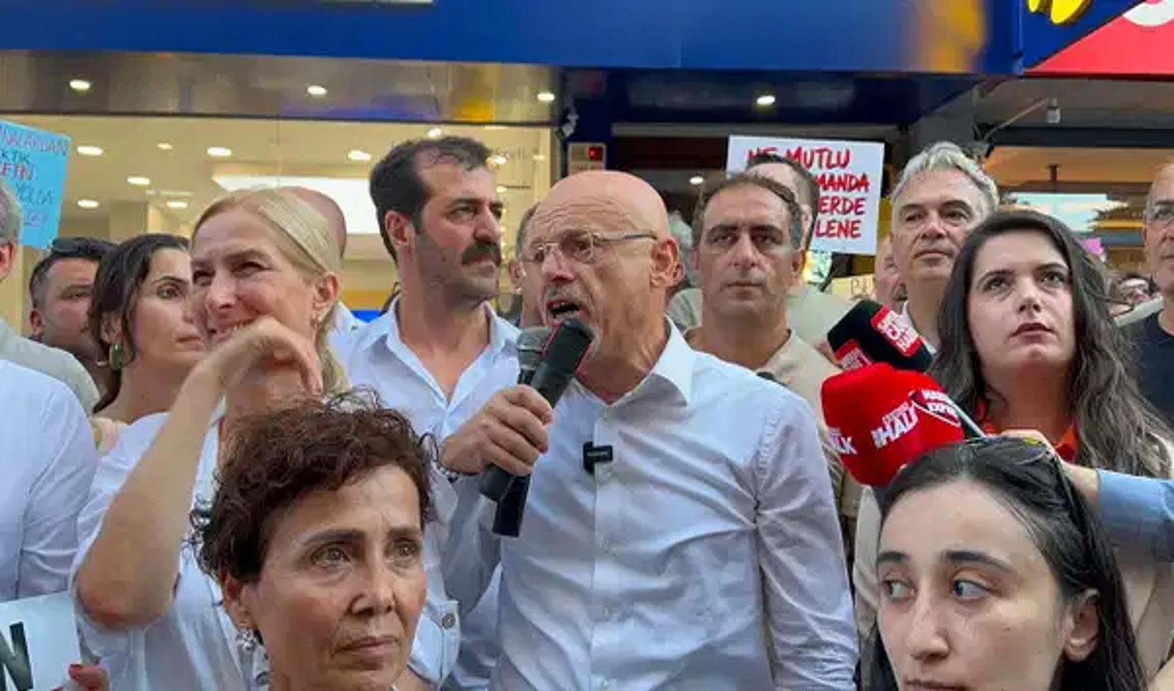 Yeni parti hazırlığındaki Özgür Özel'den ilk hamle geldi