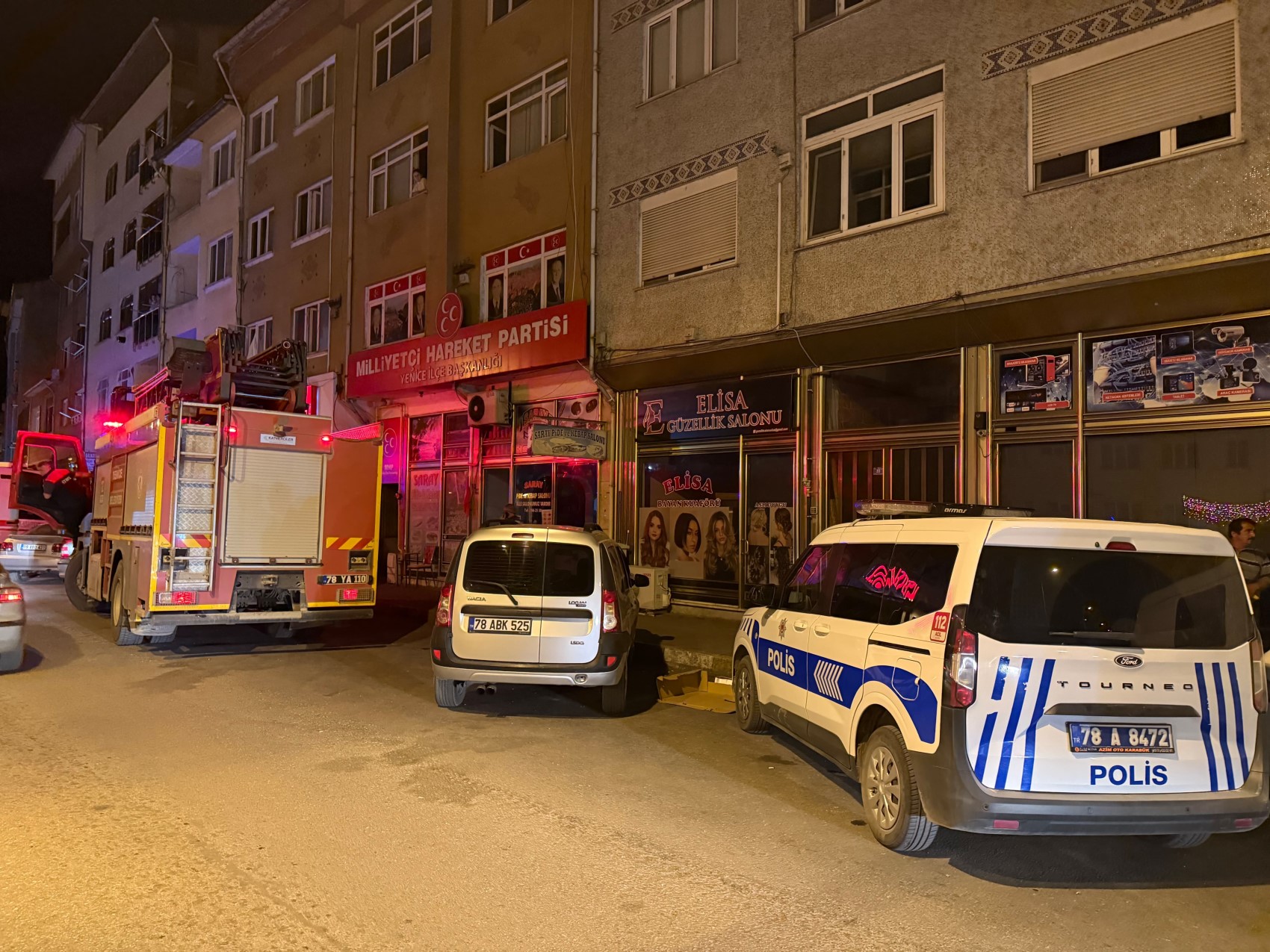 Eşinin boğazını keserek öldürdü: Çocukları o anlara şahit oldu