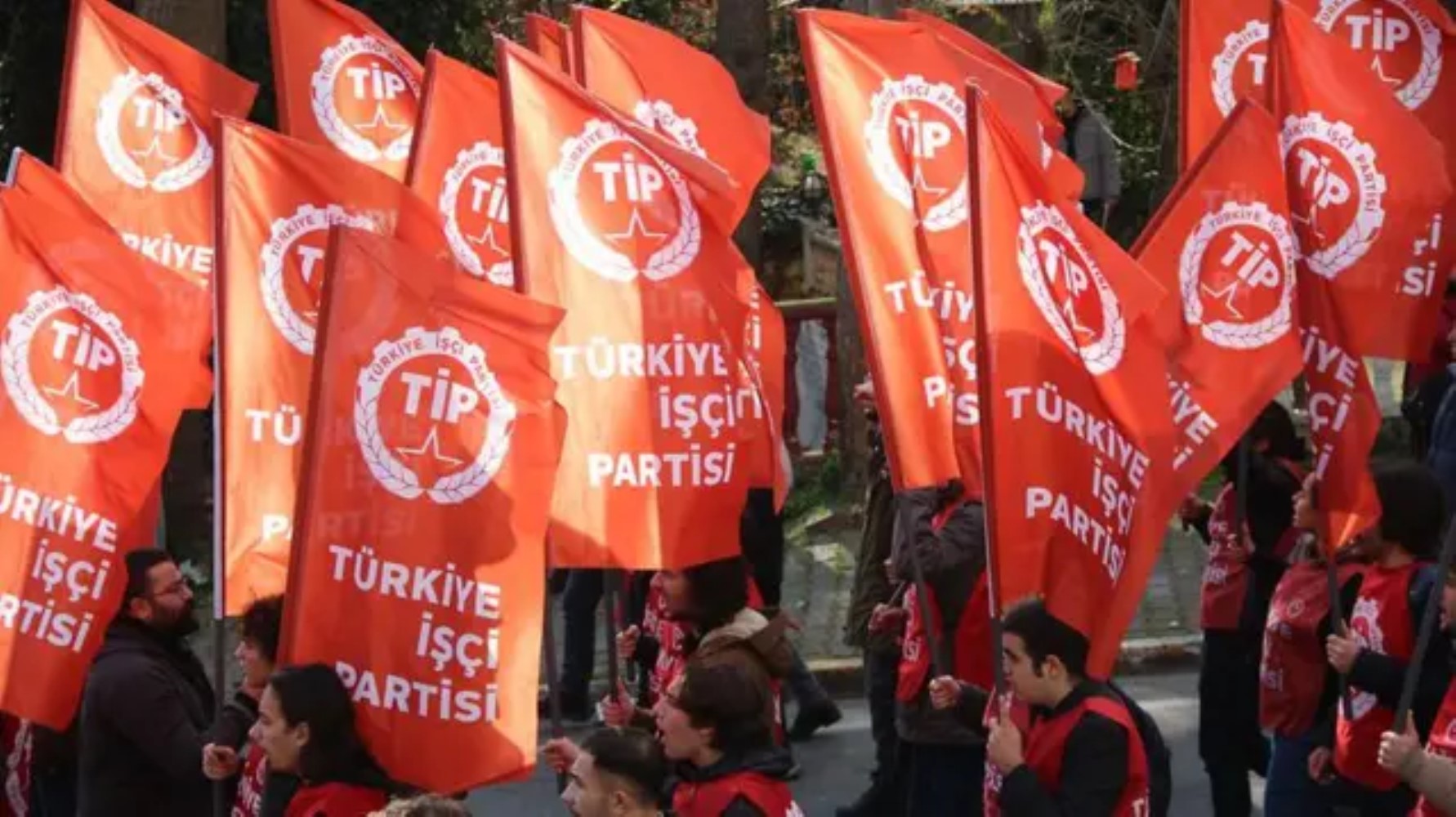 Striking picture for Özgür Özel's 'New Party' in AREA's latest poll