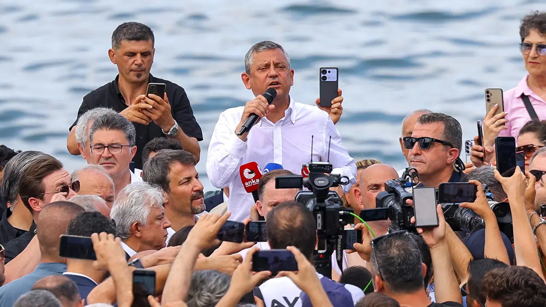Striking picture for Özgür Özel's 'New Party' in AREA's latest poll