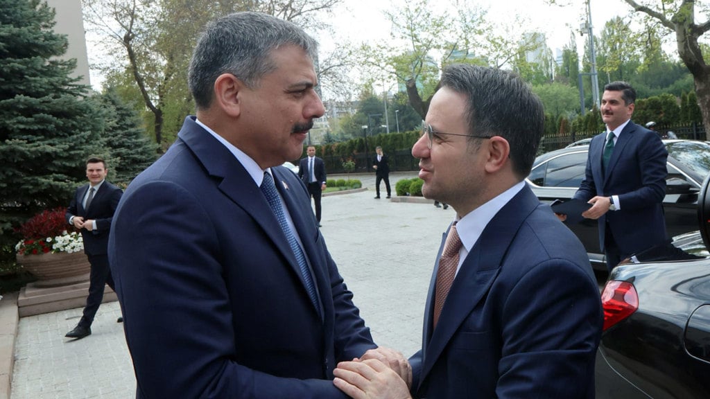 Mustafa Çiftçi ve Akın Gürlek’in bir araya geldiği görüntü.