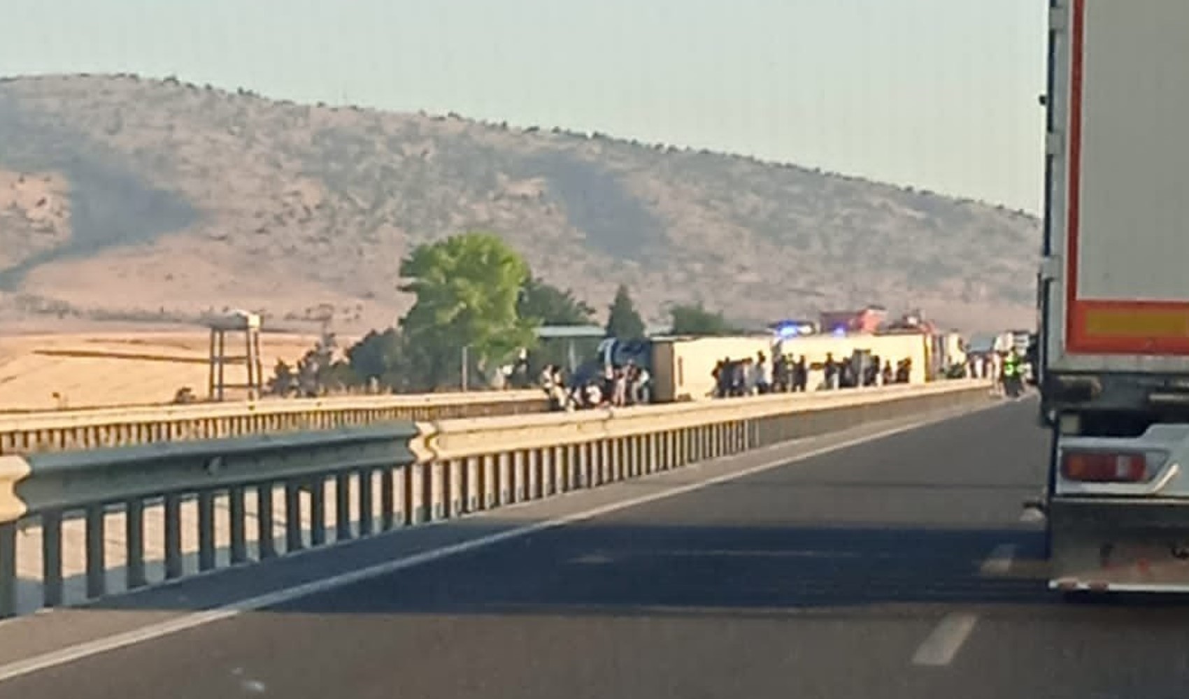 Breaking News: Passenger bus crashes into barriers and overturns in Kütahya: 31 injured