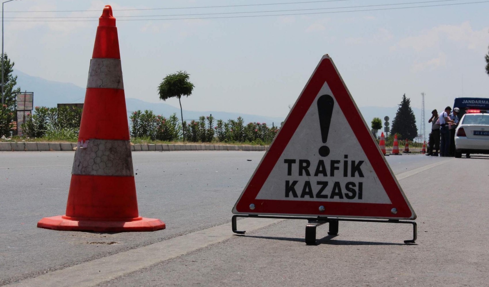 Tour bus crashes into truck in Egypt: 26 Turkish citizens injured