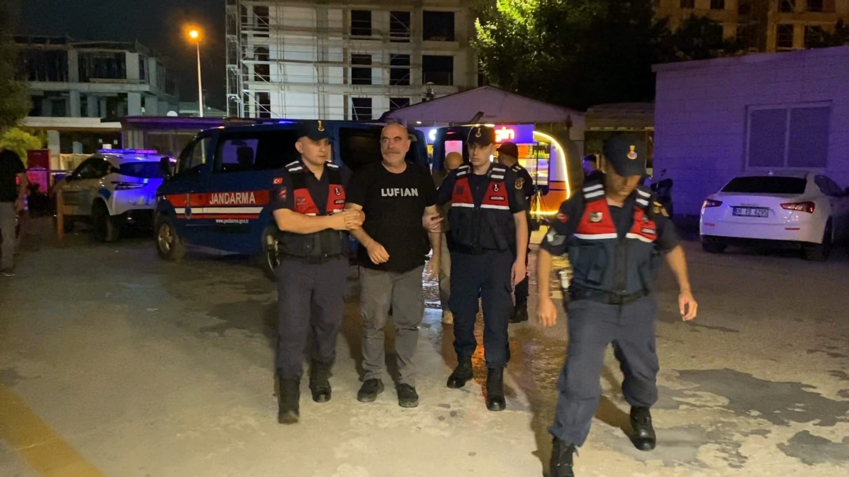 Berühmter Regisseur Ezel Akay und sein Bruder festgenommen: Drogenrazzia