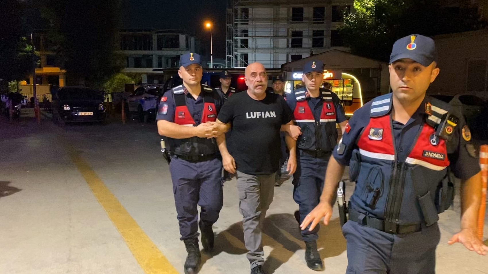 Berühmter Regisseur Ezel Akay und sein Bruder festgenommen: Drogenrazzia