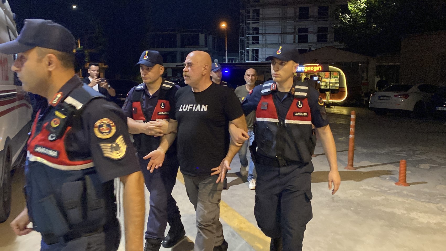 Berühmter Regisseur Ezel Akay und sein Bruder festgenommen: Drogenrazzia