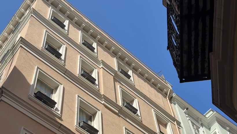 Beyoğlu Galata’da olayın yaşandığı belirtilen otel binasının dış cephesi.