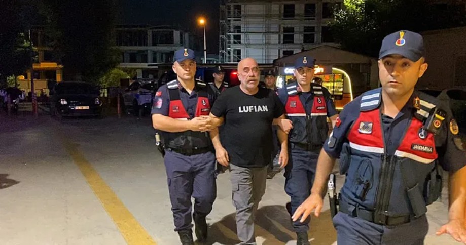Gece saatlerinde jandarma ekipleri eşliğinde götürülen Ezel Akay.