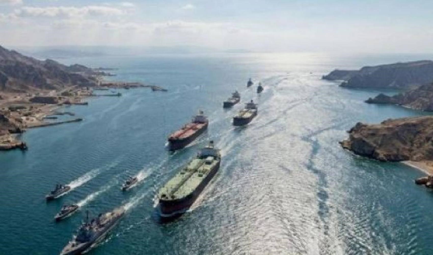 Hürmüz Boğazı’ndan geçmeye çalışan tankerde patlama oldu