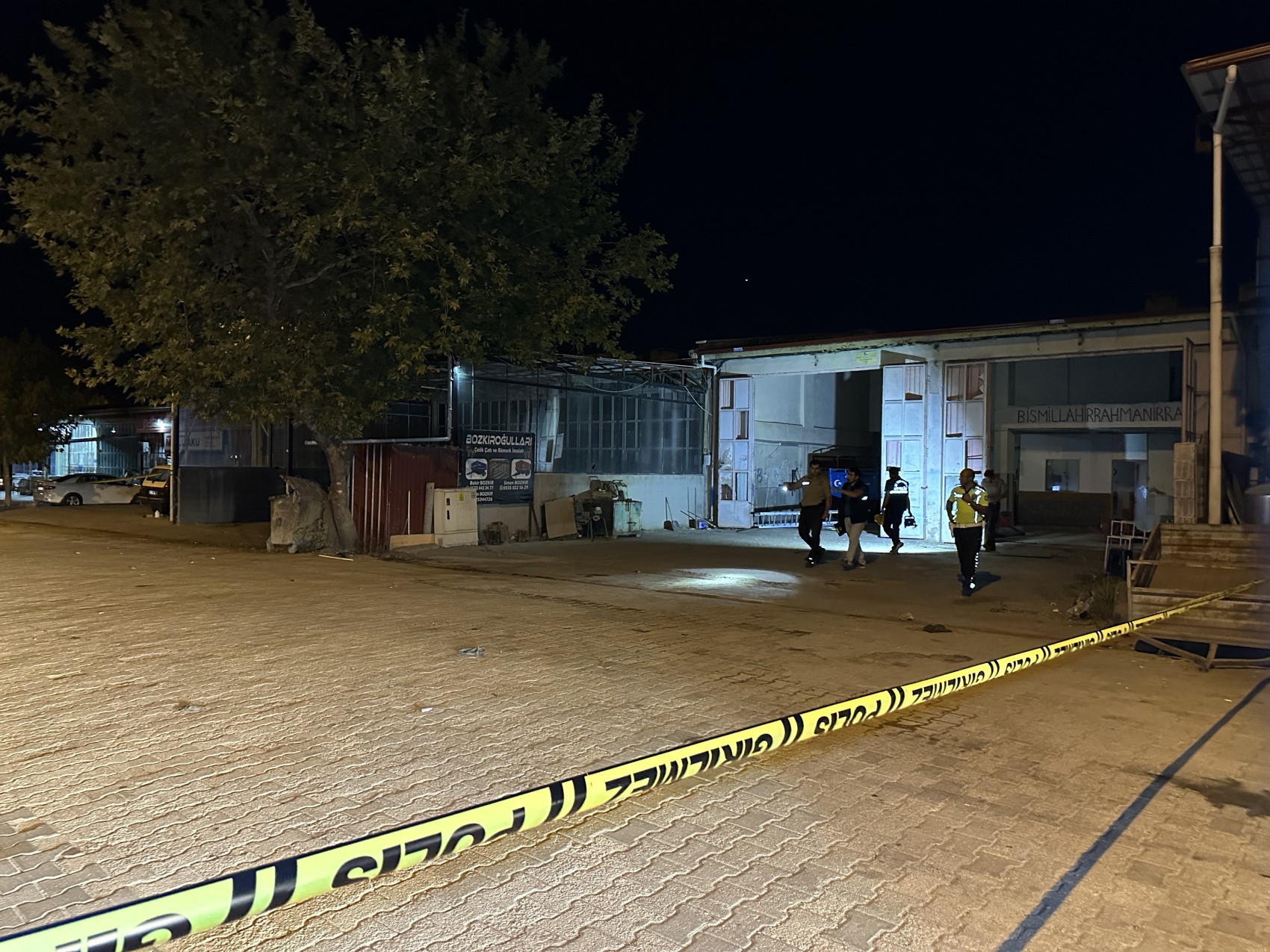 İki esnaf arasındaki tartışma silahlı kavgaya dönüştü: 13 yaralı