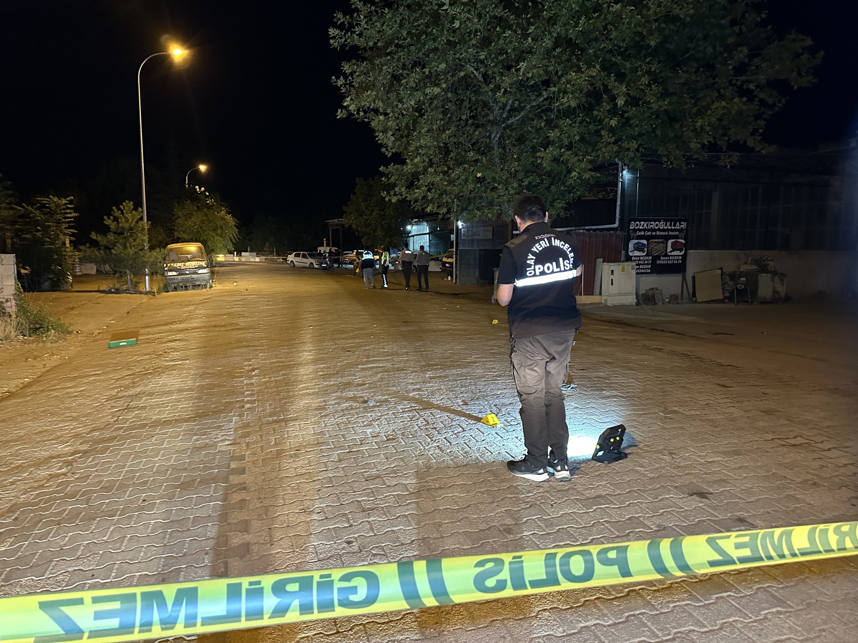 İki esnaf arasındaki tartışma silahlı kavgaya dönüştü: 13 yaralı
