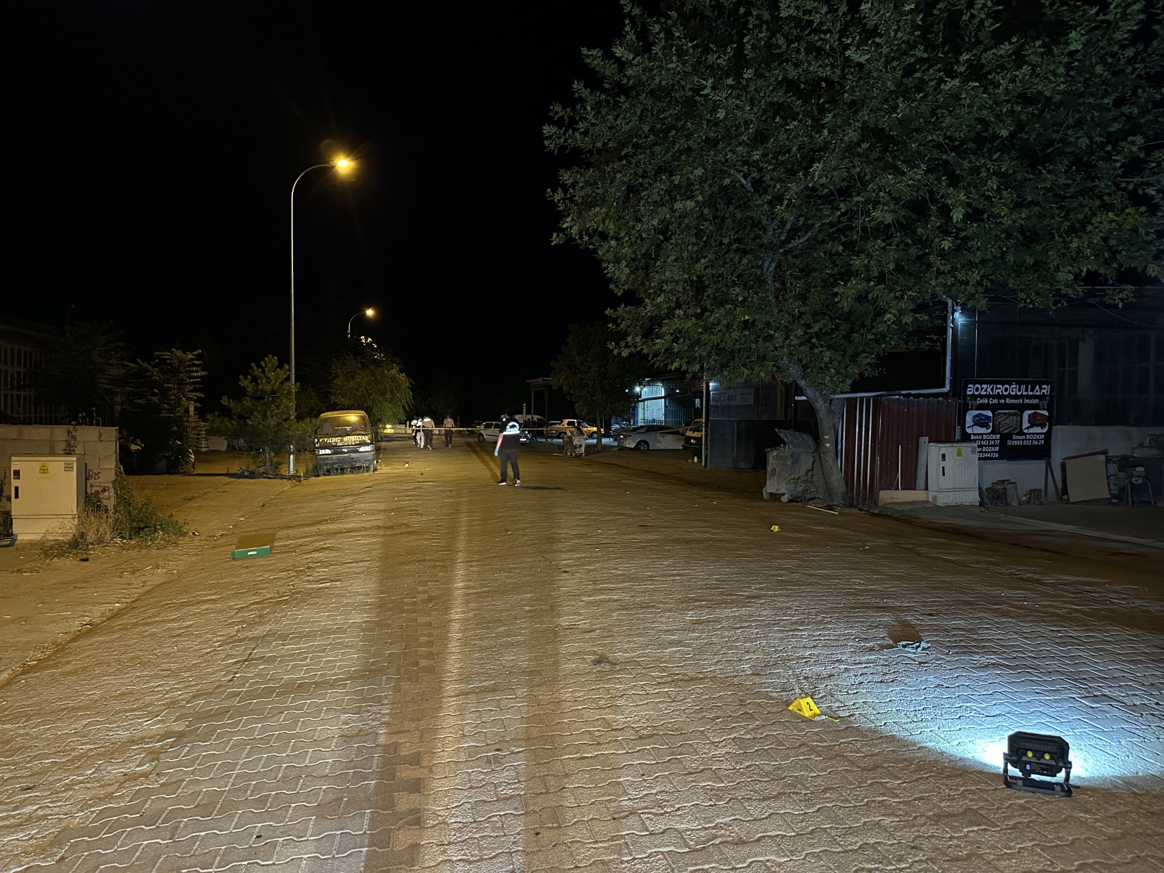 İki esnaf arasındaki tartışma silahlı kavgaya dönüştü: 13 yaralı