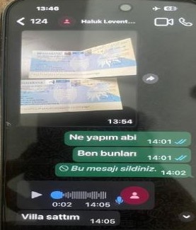 Telefon ekranında çek görselleri ve 'Villa sattım' ifadesinin yer aldığı WhatsApp yazışması görülüyor.