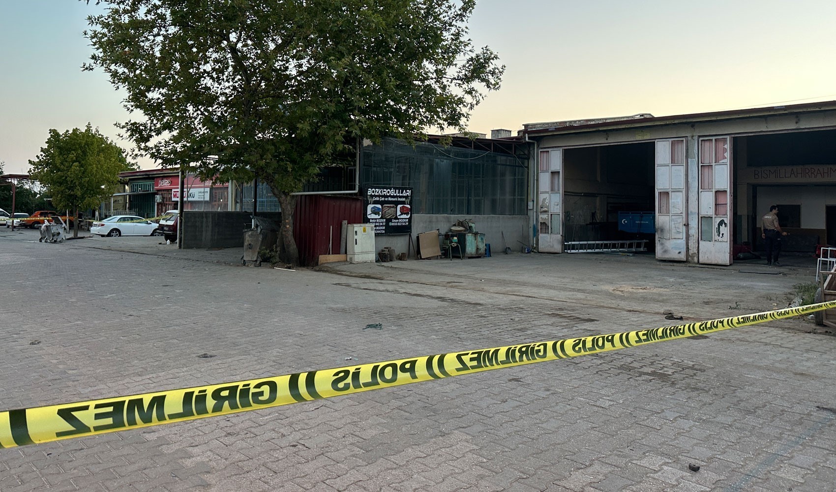 İki esnaf arasındaki tartışma silahlı kavgaya dönüştü: 13 yaralı