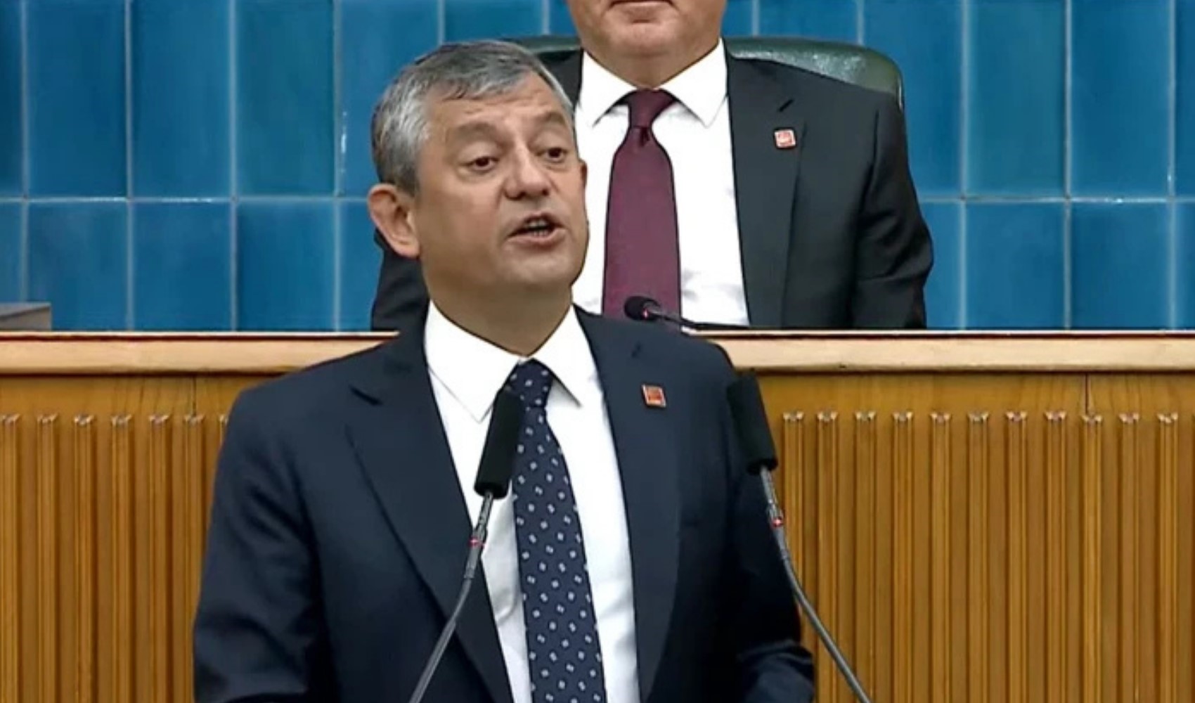 Son Dakika... Yeni Parti, kuruluşunu tarihi yürüyüşle başlattı: Özgür Özel, Birinci Meclis’e doğru hareket etti