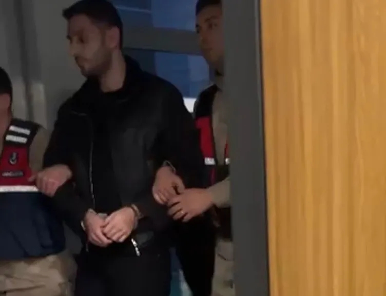 Jandarma eşliğinde götürülen Mustafa Türkay Sonel olduğu belirtilen kişi.