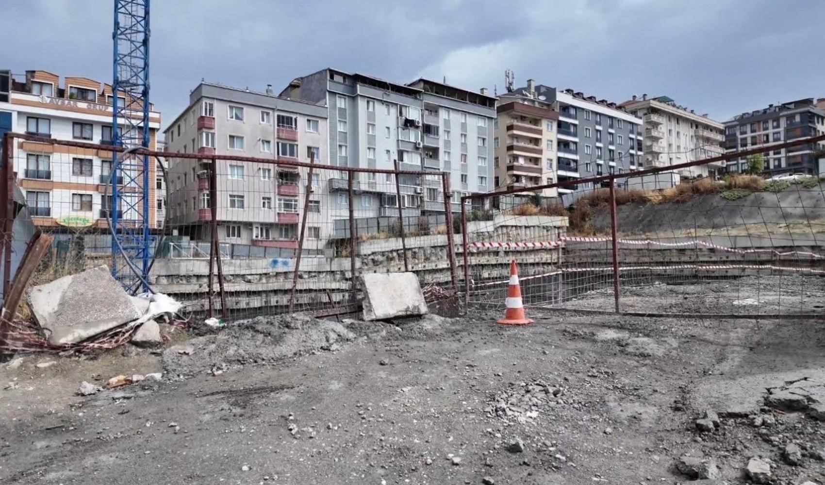 Avcılar’da otopark inşaatında çalışan işçi 15 metreden düştü