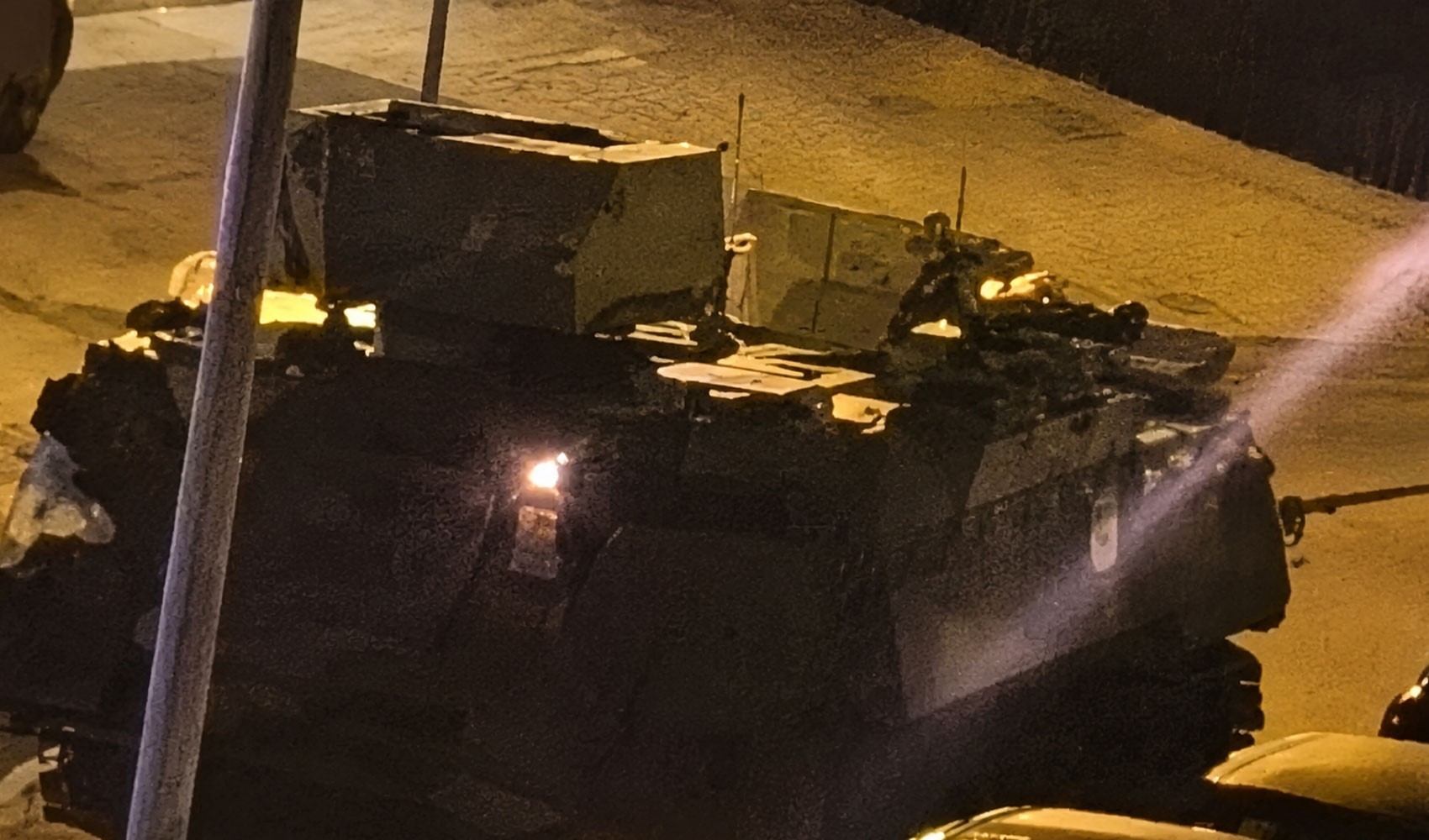 İki alkollü asker zırhlı araçla park halindeki taşıtlara çarptı