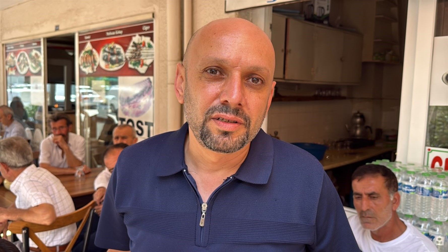 Boşanma aşamasındaki eşini kızının yanında uyurken öldürmüş